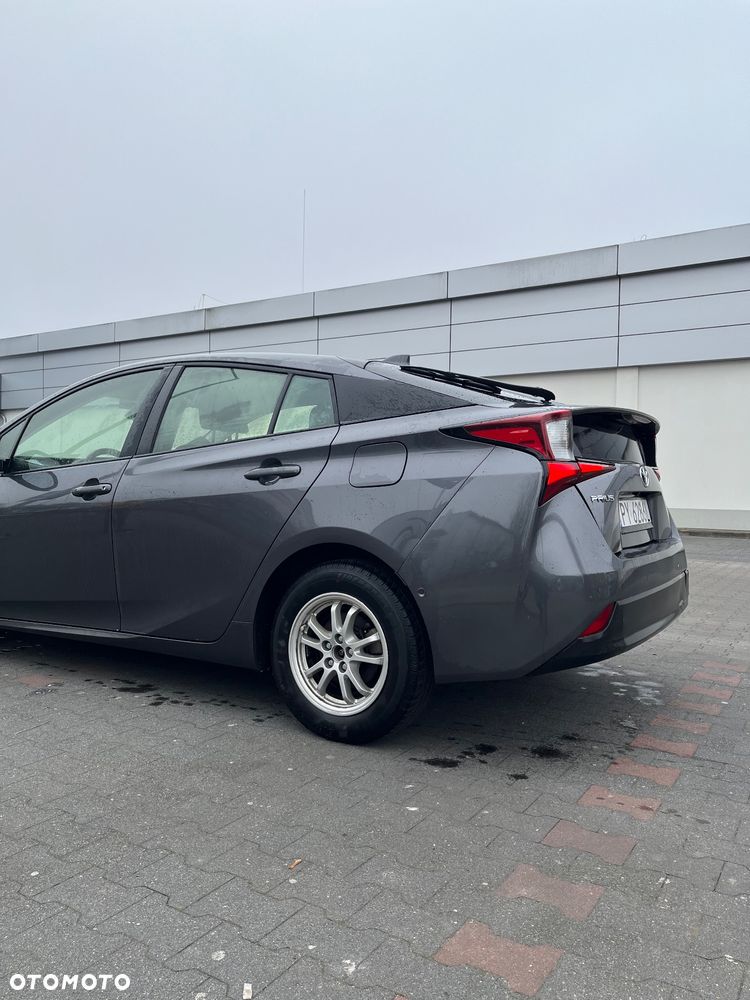 Toyota Prius Hybrid - 6