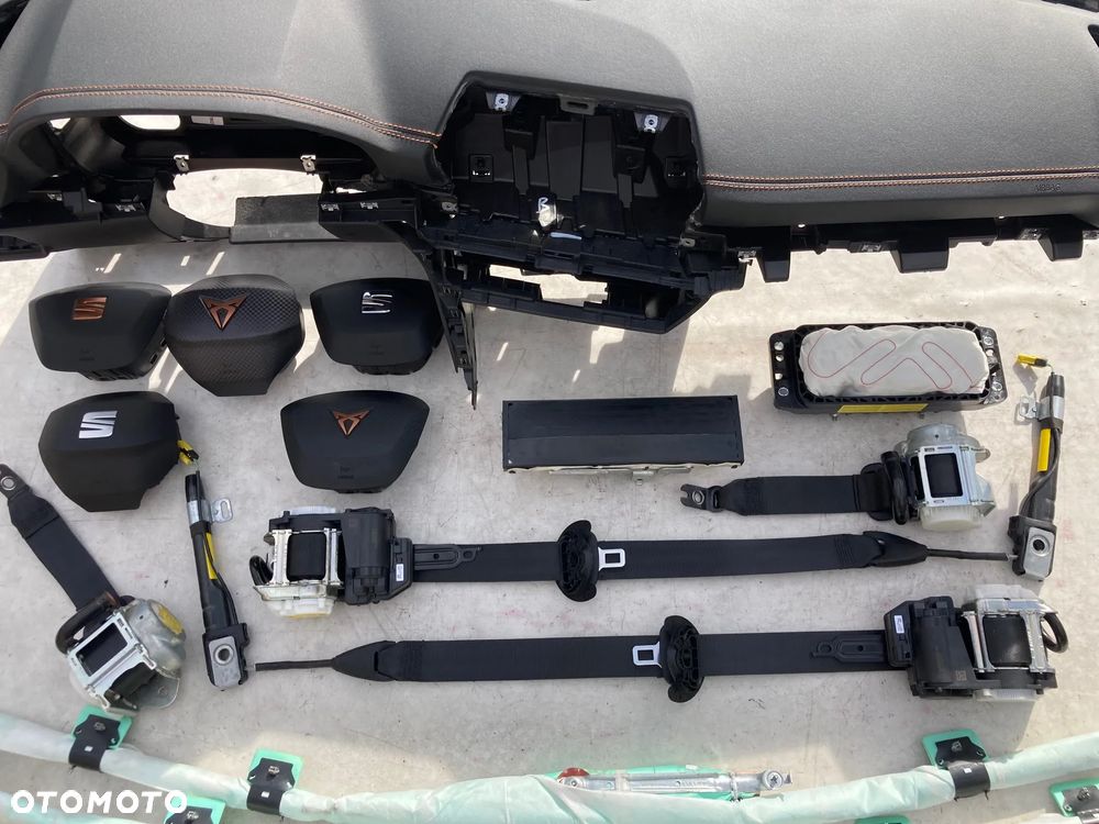 SEAT LEON CUPRA FORMENTOR DESKA KONSOLA KOKPIT PULPIT PÓŁKA PARAPET PODUSZKI POWIETRZNE KIEROWCY PASAŻERA KOLAN AIR BAG PODUSZKA POWIETRZNA KOLANOWA AIRBAG FOTELA W FOTEL KANAPY AIR BAG LĘDŹWIOWY PASY PAS NAPINACZE DOPINACZE SKÓRA NIĆ SZYTA naprawa !!! - 8