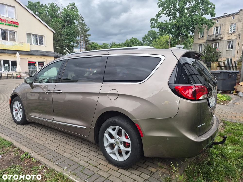 Chrysler Pacifica - 3