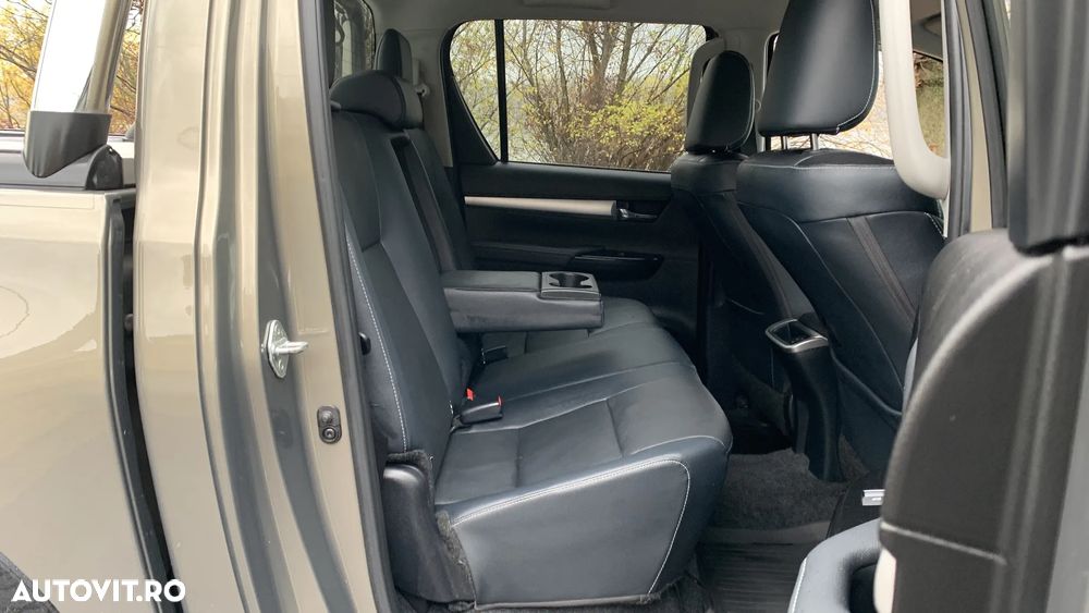 Toyota Hilux 2.8D 204CP 4x4 Double Cab AT Executive Color Edition - 16