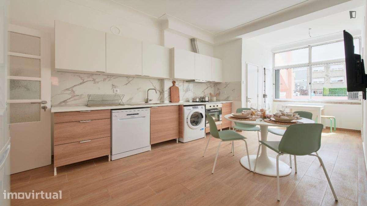 Quarto - localizado em São Sebastião Lisbon - Grande imagem: 5/21