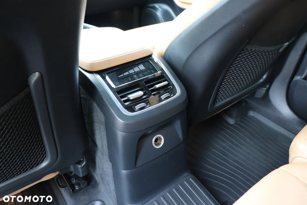 Volvo XC 90 T8 AWD Plug-In Hybrid Inscription 7os - 11
