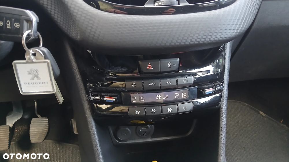 Peugeot 208 Blue-HDi 100 Stop&Start Allure - 19