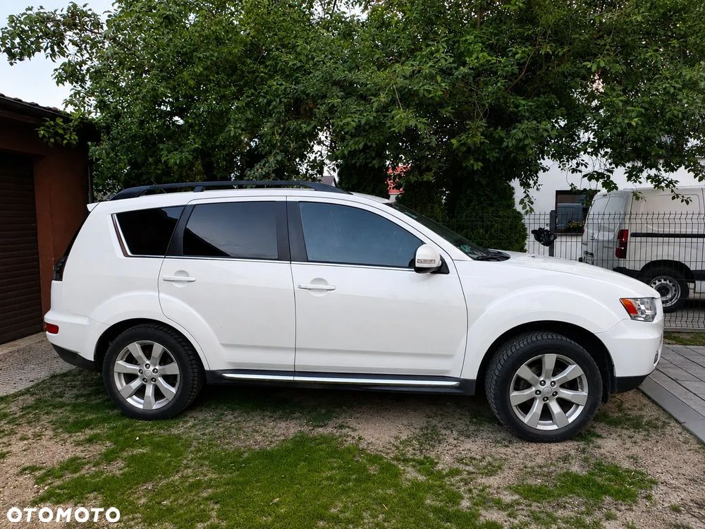 Mitsubishi Outlander 2.4 Instyle NAVI EU5 CVT - 2