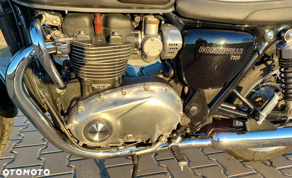 Triumph Bonneville - 17