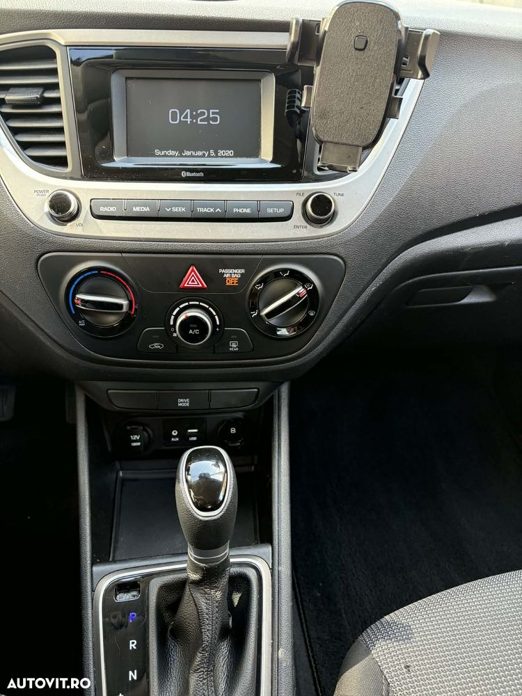 Hyundai Accent - 7