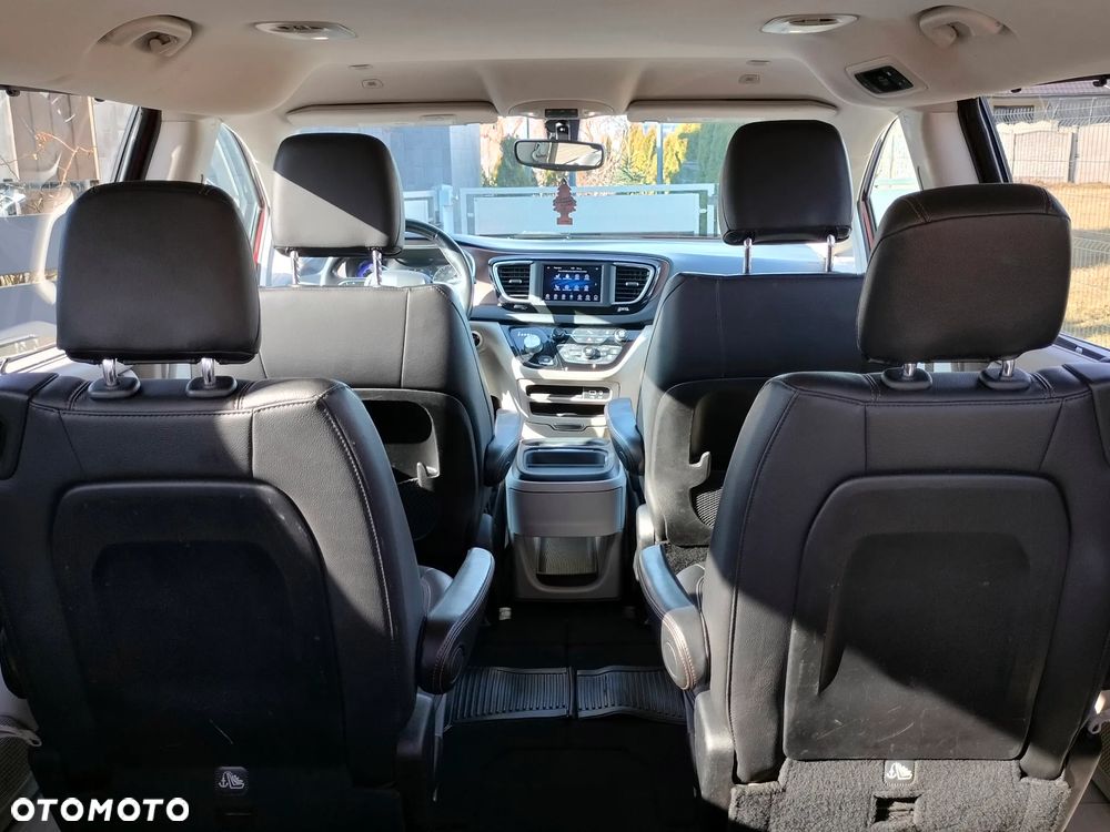Chrysler Pacifica - 16