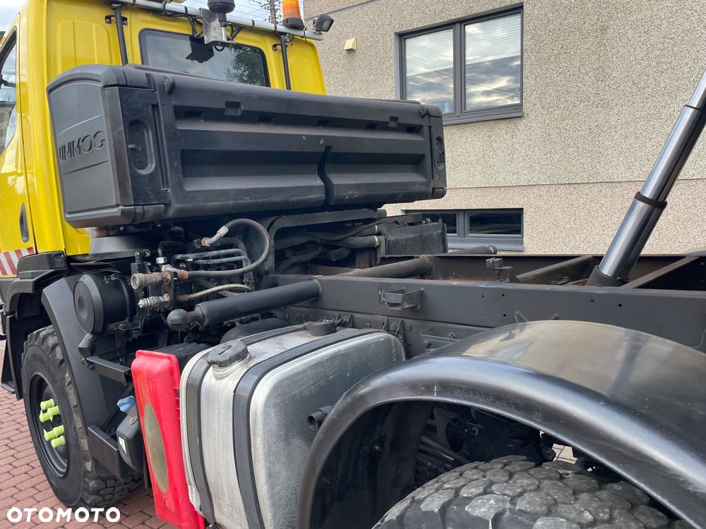 Mercedes-Benz Unimog u 20  pojazd specjalny traktor rolniczy wywrotka pojazd komunalny zimowego utrzymania dróg - 22