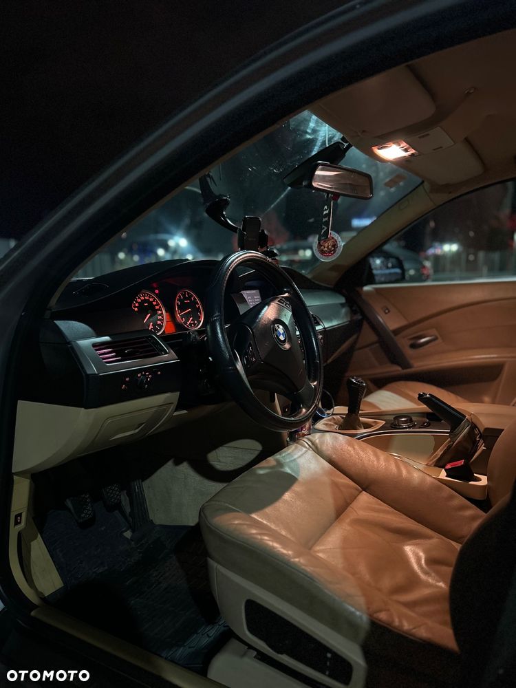 BMW Seria 5 525i - 2