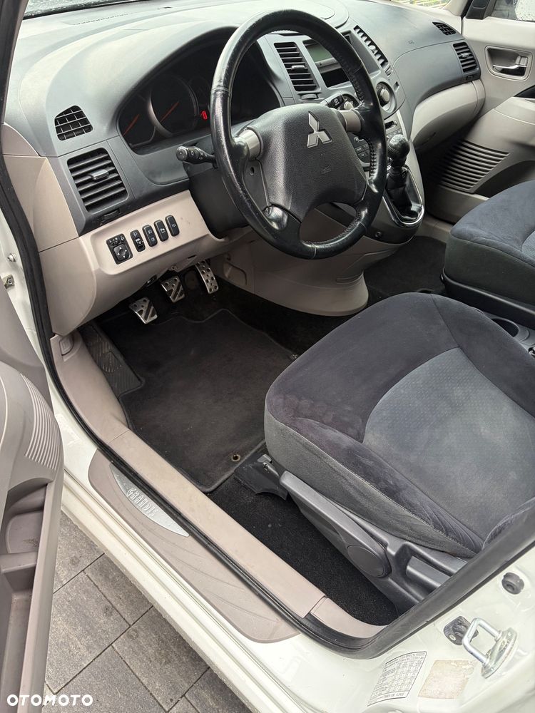 Mitsubishi Grandis 2.0 DI-D 7-Sitzer Intense - 9