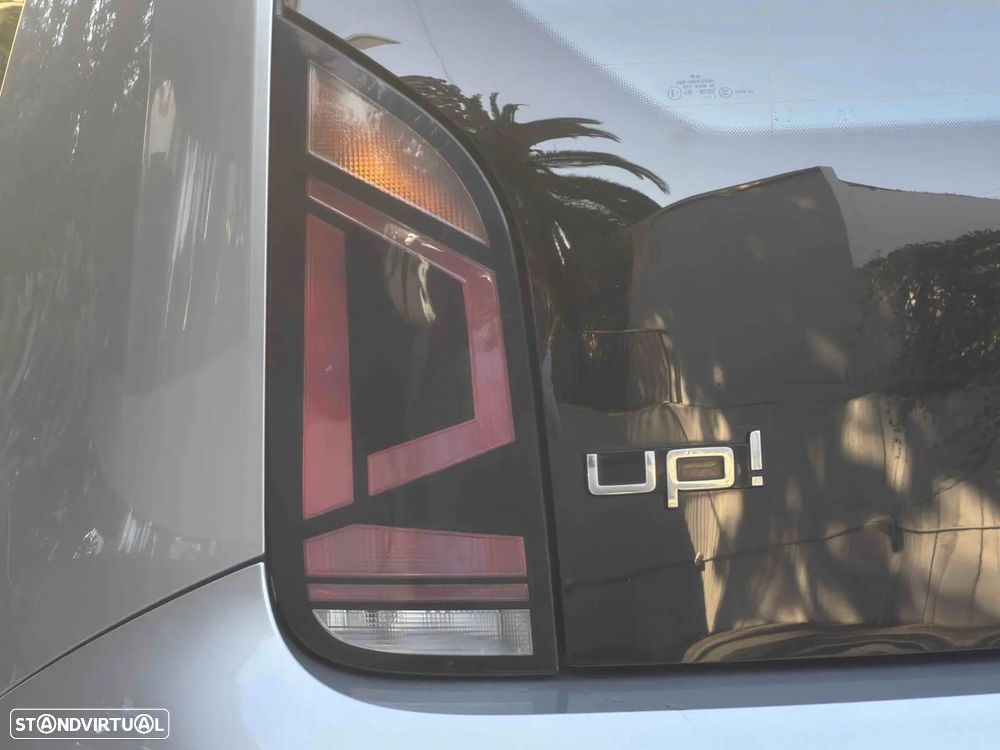 VW Up! 1.0 Move Auto - 24