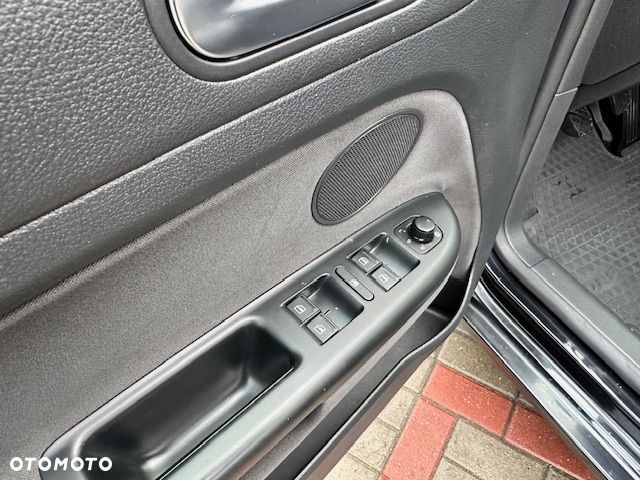 Volkswagen Golf Plus 2.0 TDI DPF Comfortline - 12