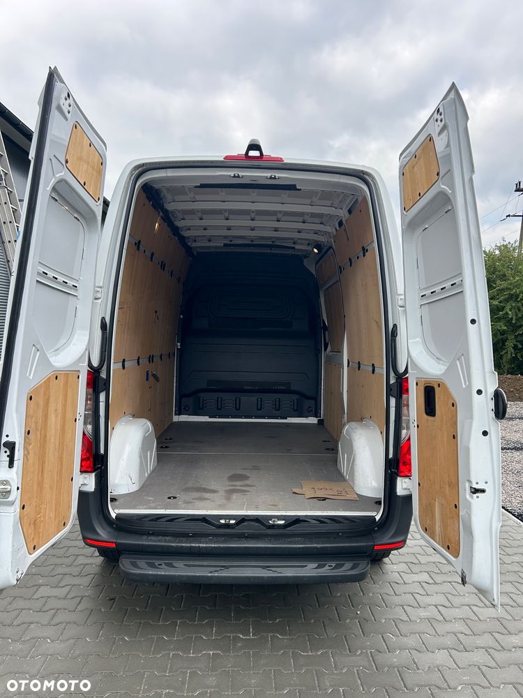 Mercedes-Benz Sprinter - 15
