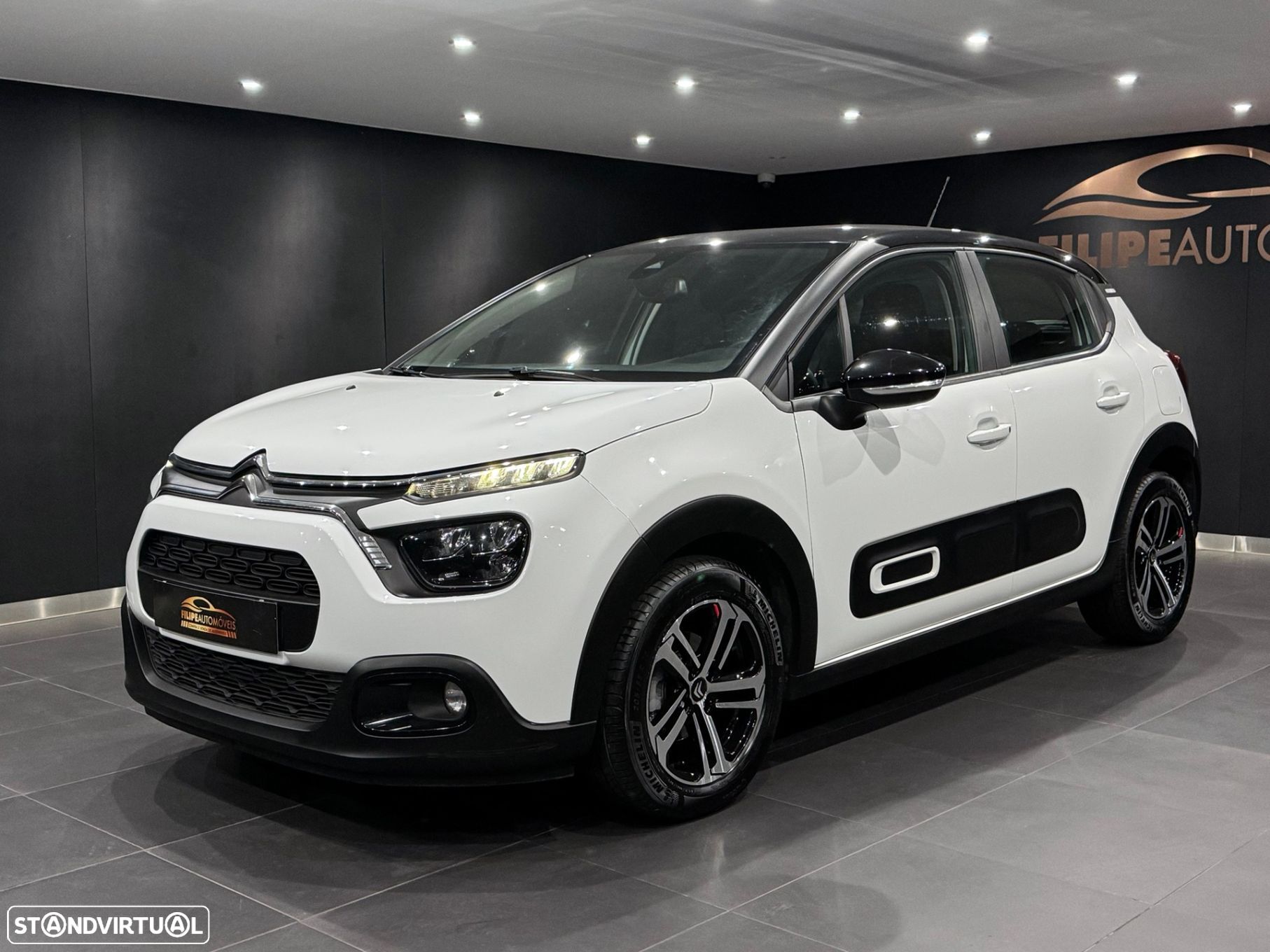 Citroën C3 1.2 PureTech Shine EAT6 - 1