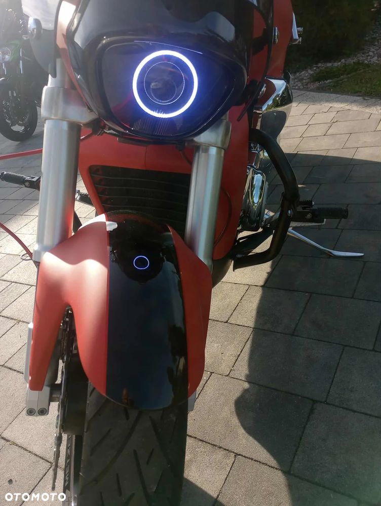 Suzuki Intruder - 8