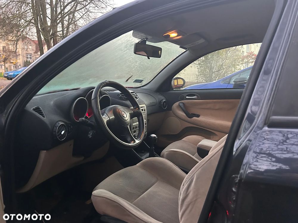 Alfa Romeo 147 1.9 JTD Distinctive - 4