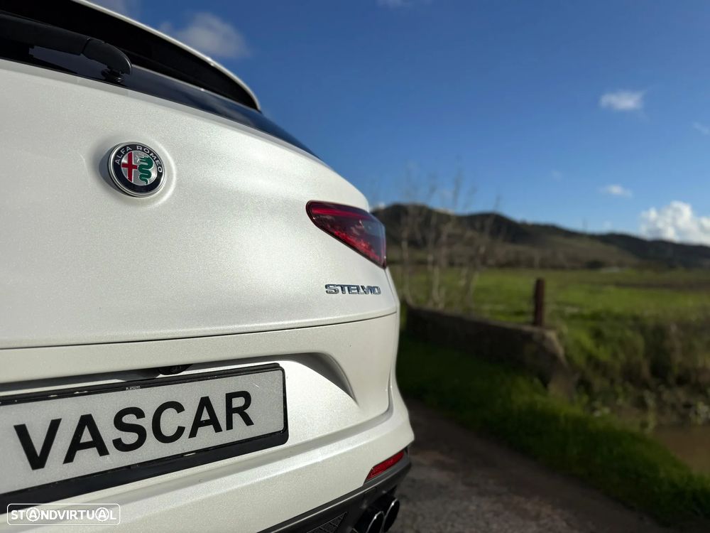 Alfa Romeo Stelvio V6 2.9 Bi-Turbo AT8-Q4 Quadrifoglio - 30