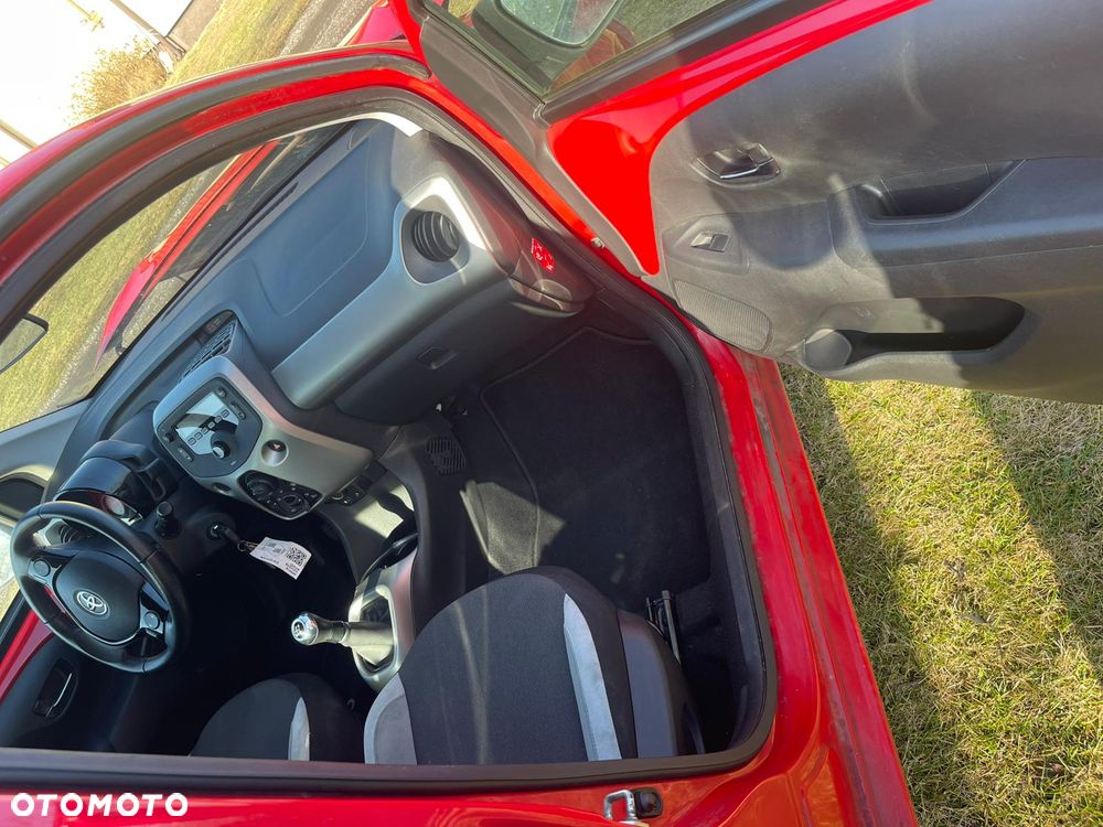 Toyota Aygo x-play - 12