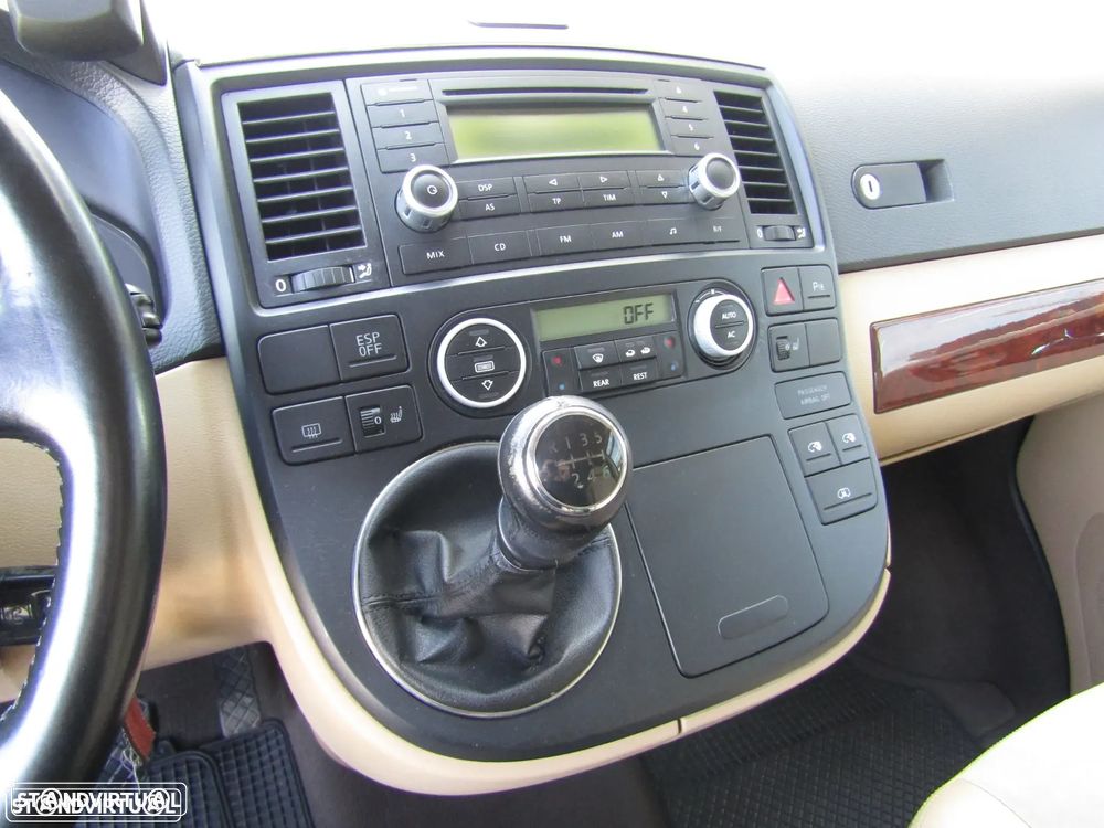 VW Multivan 2.5 TDi Highline - 14