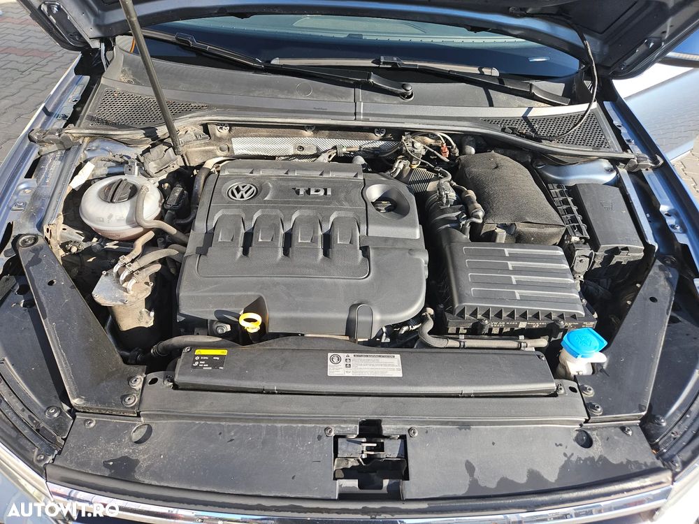 Volkswagen Passat 2.0 TDI DSG Highline - 16