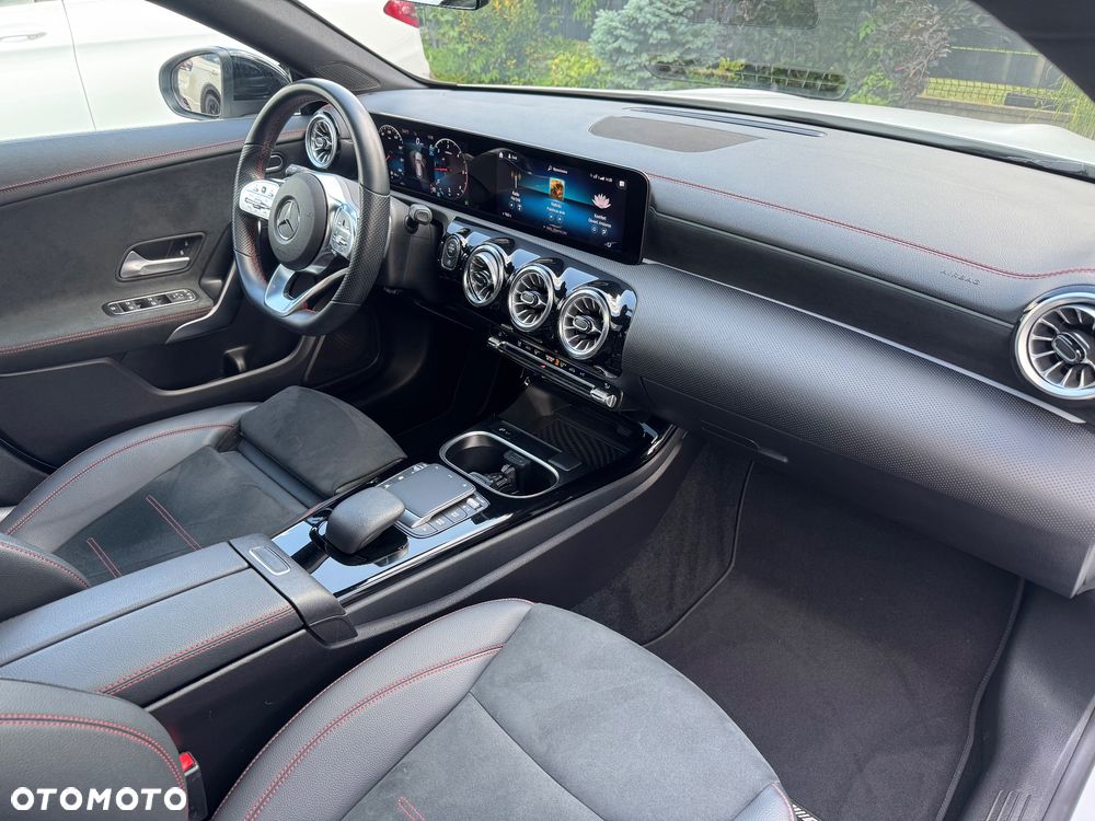 Mercedes-Benz CLA 200 d 4Matic 8G-DCT AMG Line - 29