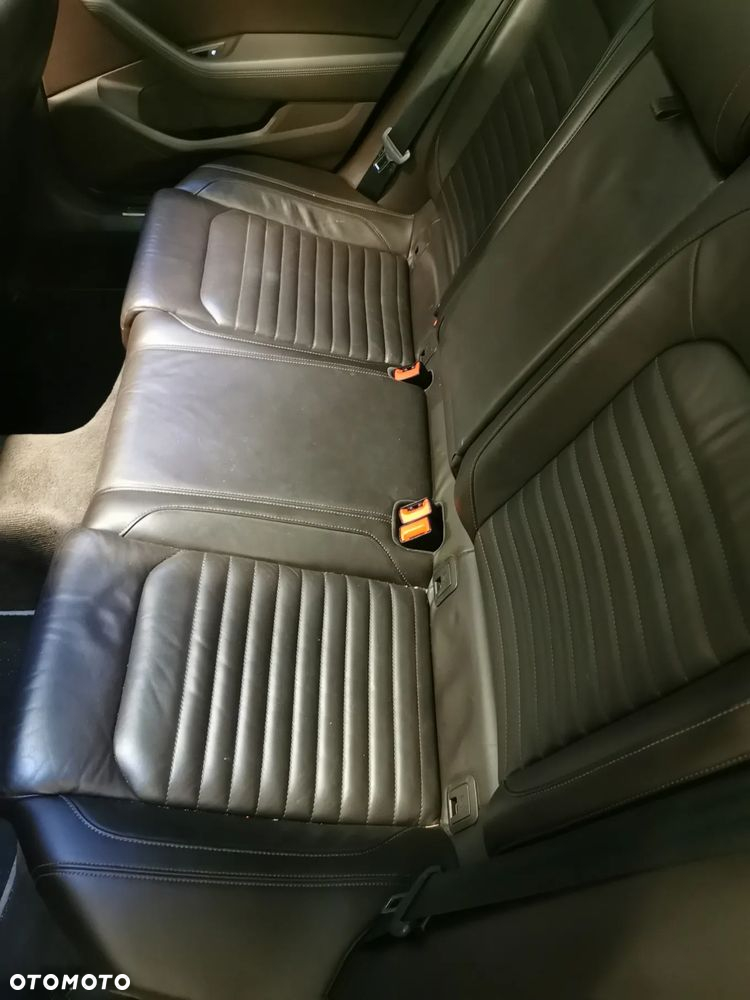 Volkswagen Passat 2.0 TDI Bi-Turbo BMT 4Mot Highline DSG - 9