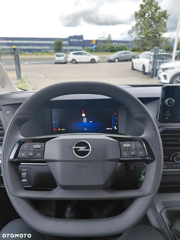Opel VIVARO - 11