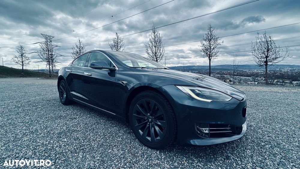 Tesla Model S - 3
