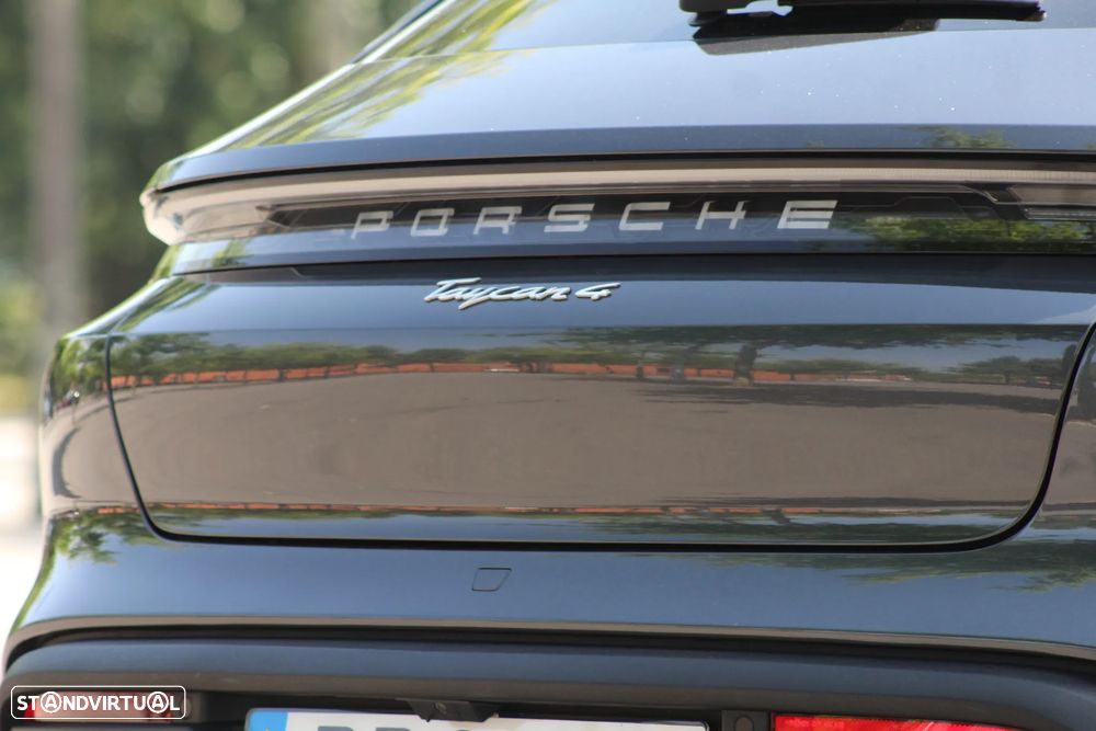 Porsche Taycan Cross Turismo 4 - 21