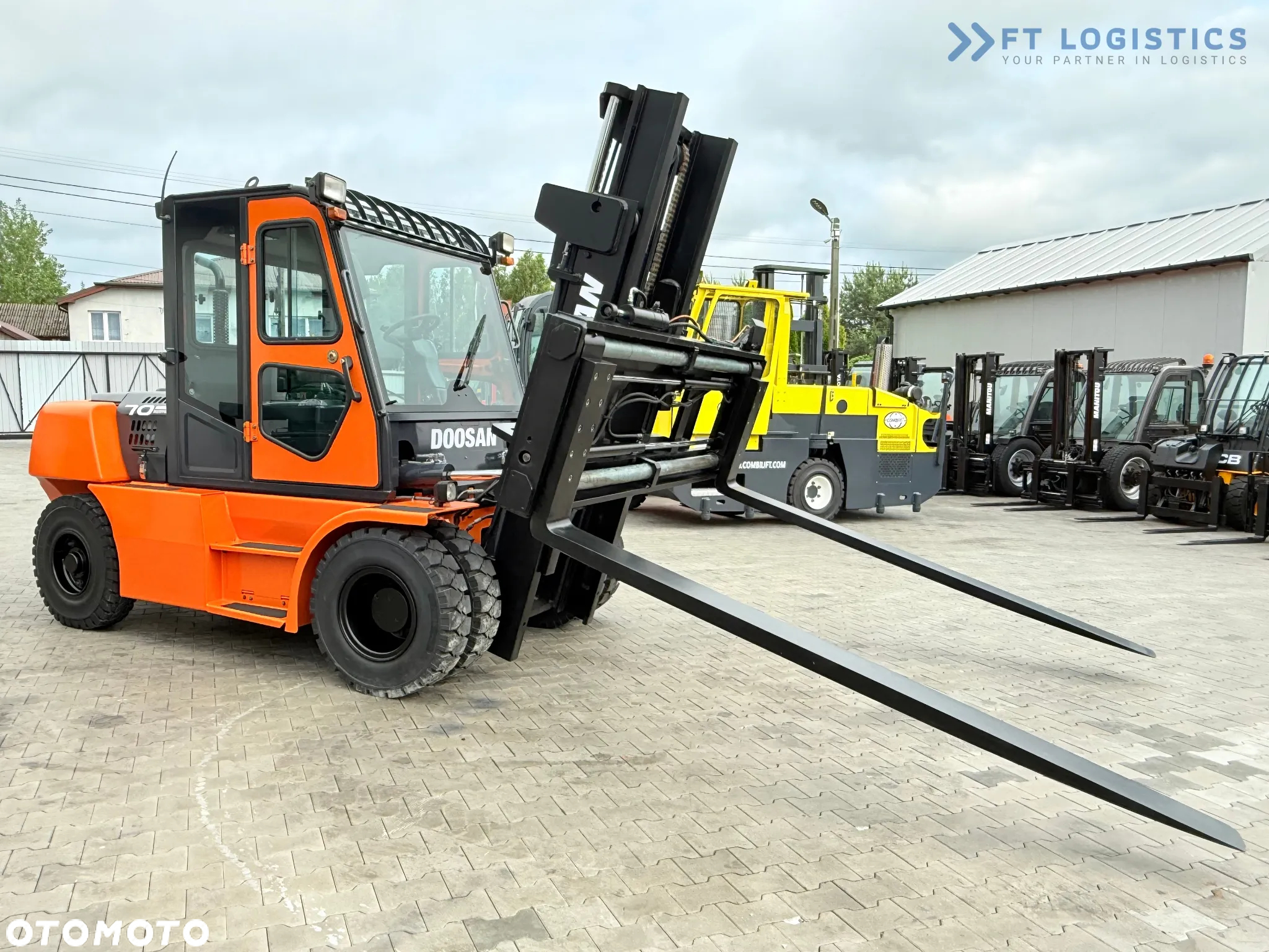 Doosan DOOSAN_DUPLEX-3000MM_PRZESUW-BOCZNY_POZYCJONER_WIDŁY-2500MM_7000KG_KABINA_JAK-NOWY - 27