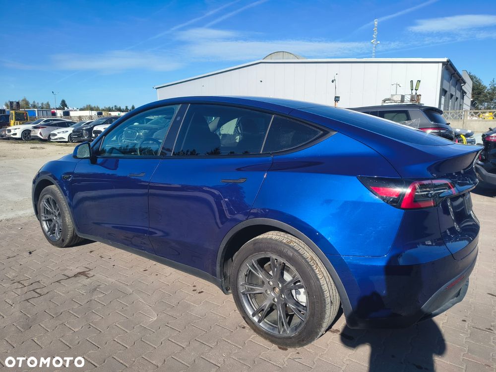 Tesla Model Y - 1