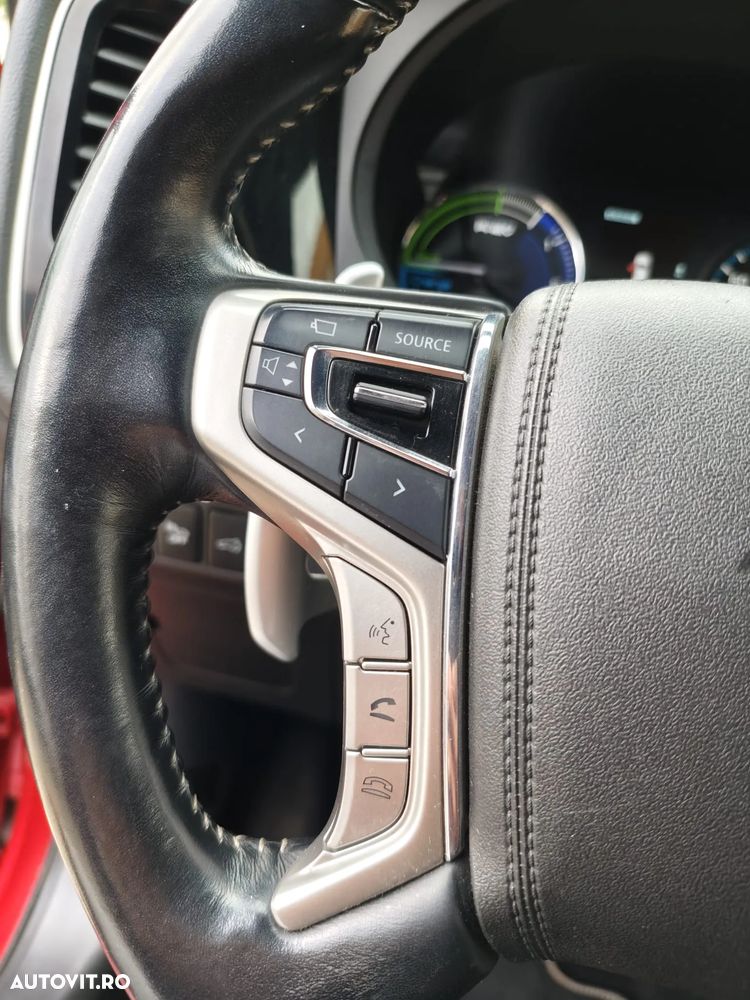 Mitsubishi Outlander PHEV 2.4 L 4X4 Instyle+ - 32