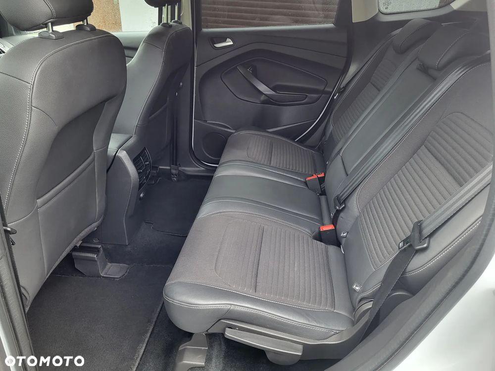 Ford Kuga 1.5 EcoBoost 2x4 Titanium - 25