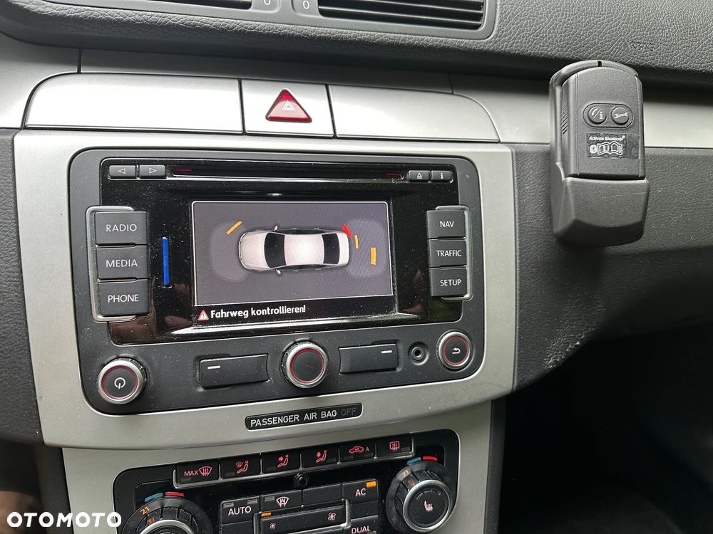 Volkswagen Passat 2.0 TDI DPF BlueMotion Technology Comfortline - 19