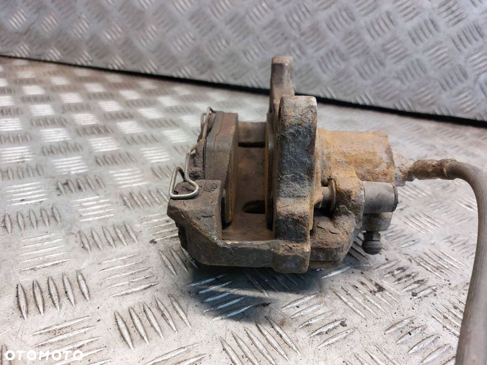 TARCZE HAMULCOWE PRZÓD + KLOCKI + ZACISKI VOLKSWAGEN PASSAT B6 - 12