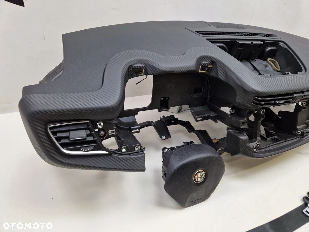 Deska konsola AIR BAG pasy dopinacze komplet Alfa Romeo Giulietta VELOCE LIFT FL CARBON - 2