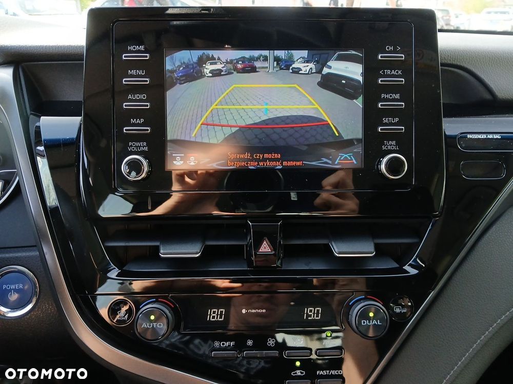 Toyota Camry 2.5 Hybrid Comfort CVT - 29