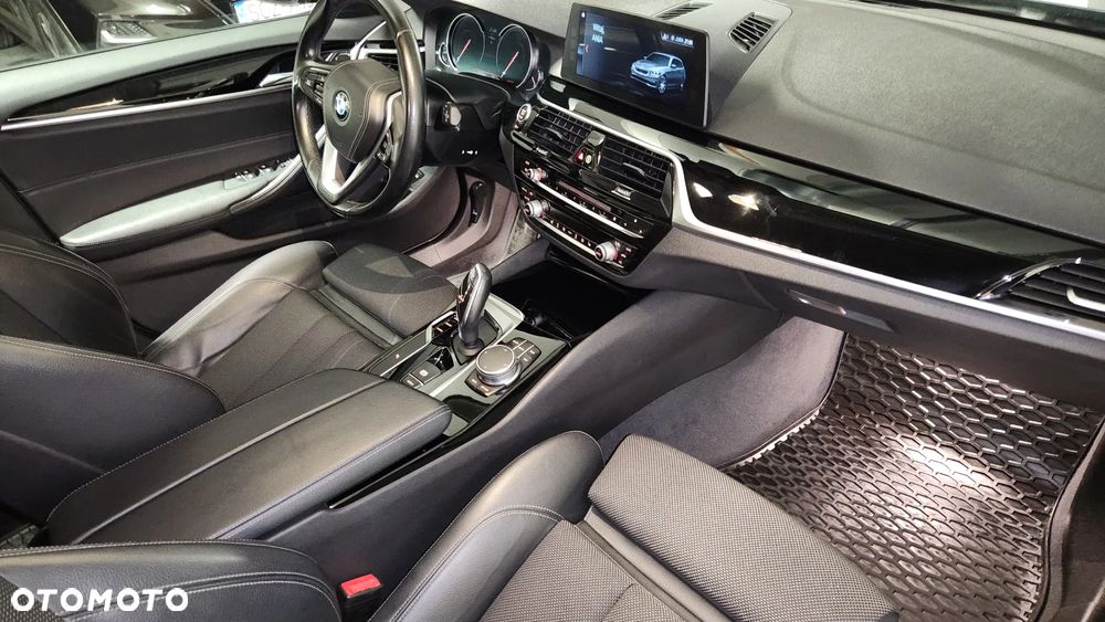 BMW Seria 5 520d Sport Line - 6