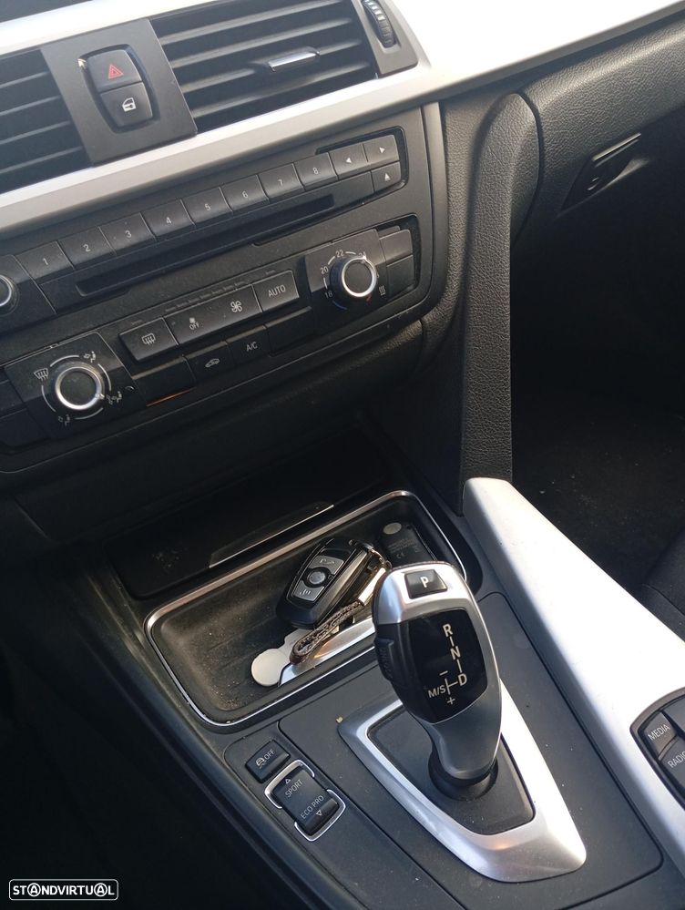 BMW 318 d Navigation Sport Auto - 8