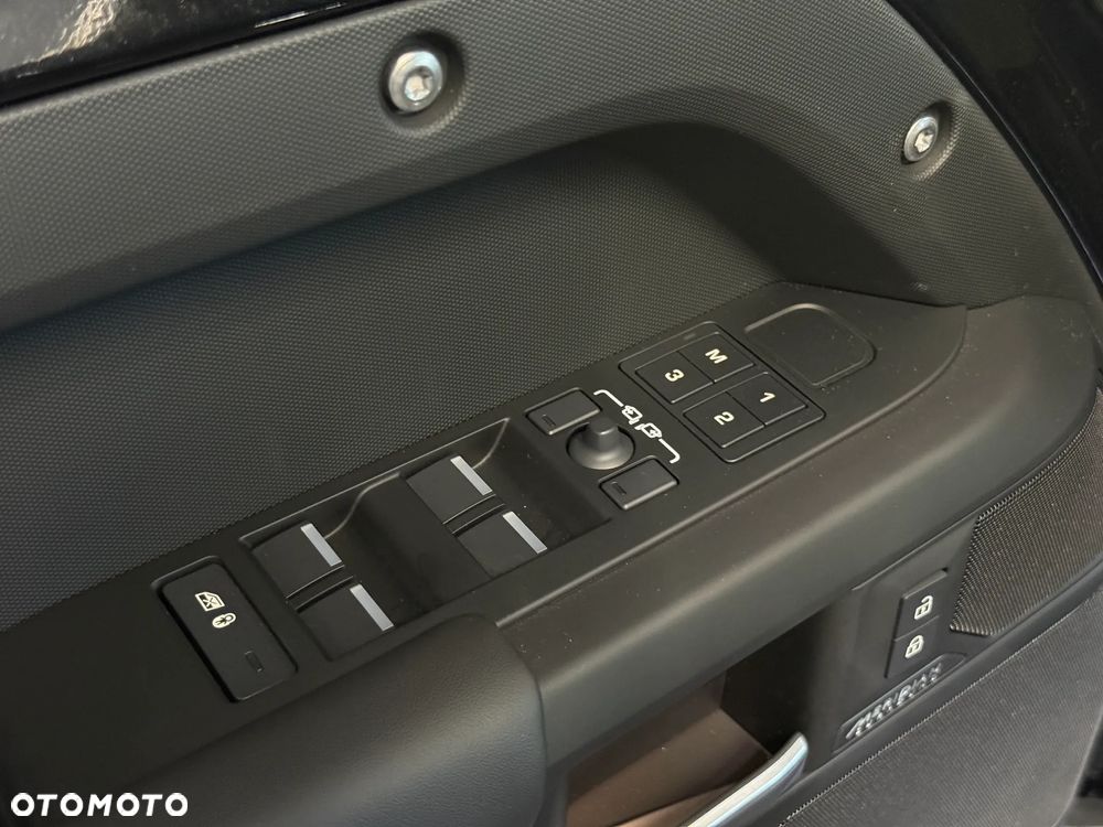 Land Rover Defender 110 D250 X-Dynamic HSE - 13