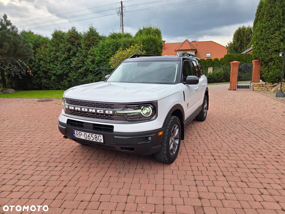 Ford Bronco - 1