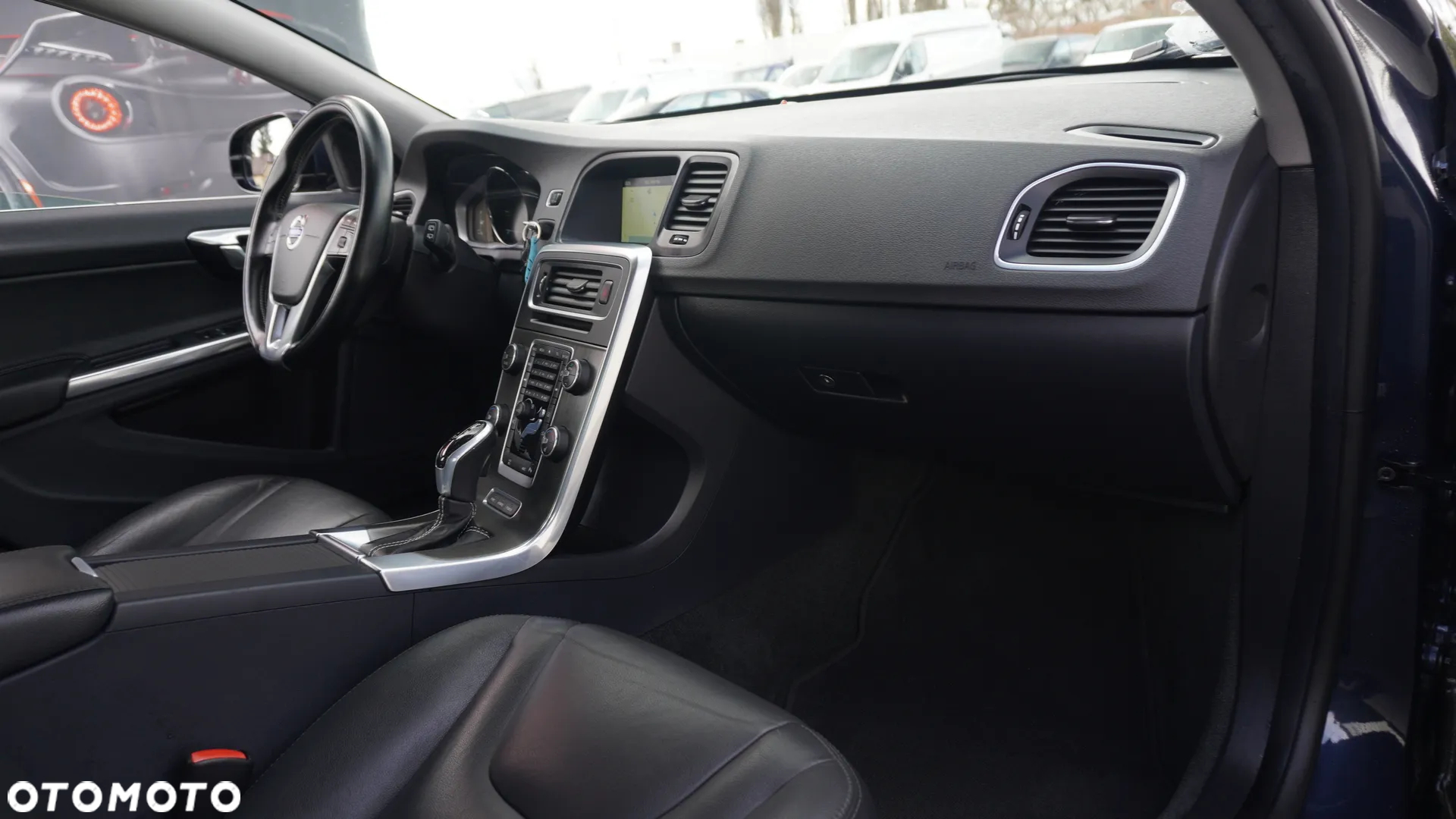 Volvo V60 D6 AWD Plug-in Hybrid Momentum - 32