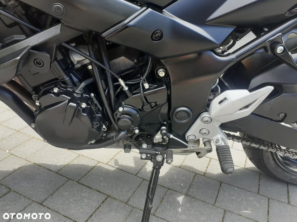Suzuki GSR - 35