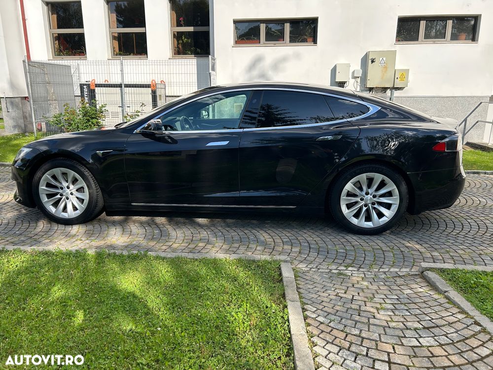 Tesla Model S - 10