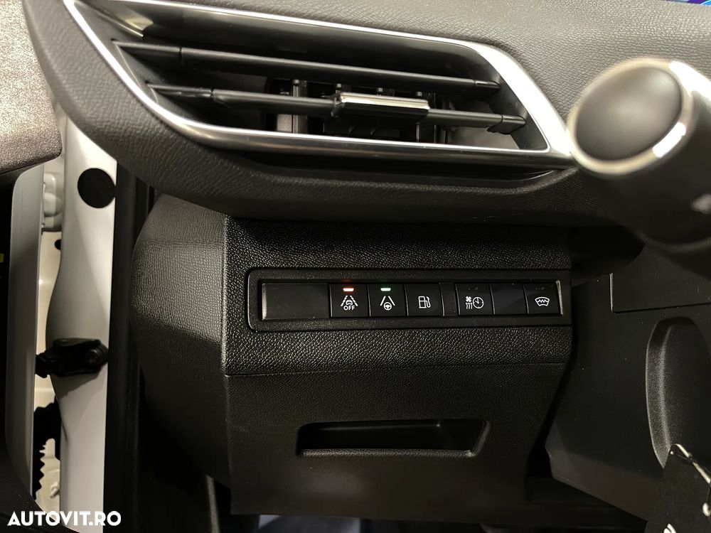 Peugeot 3008 225 e-EAT8 GT - 28