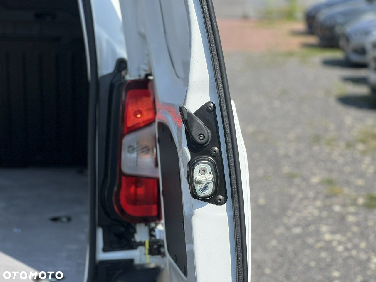 Toyota Proace City 1.5 D-4D Long 2,3t Active (bryg.) - 13
