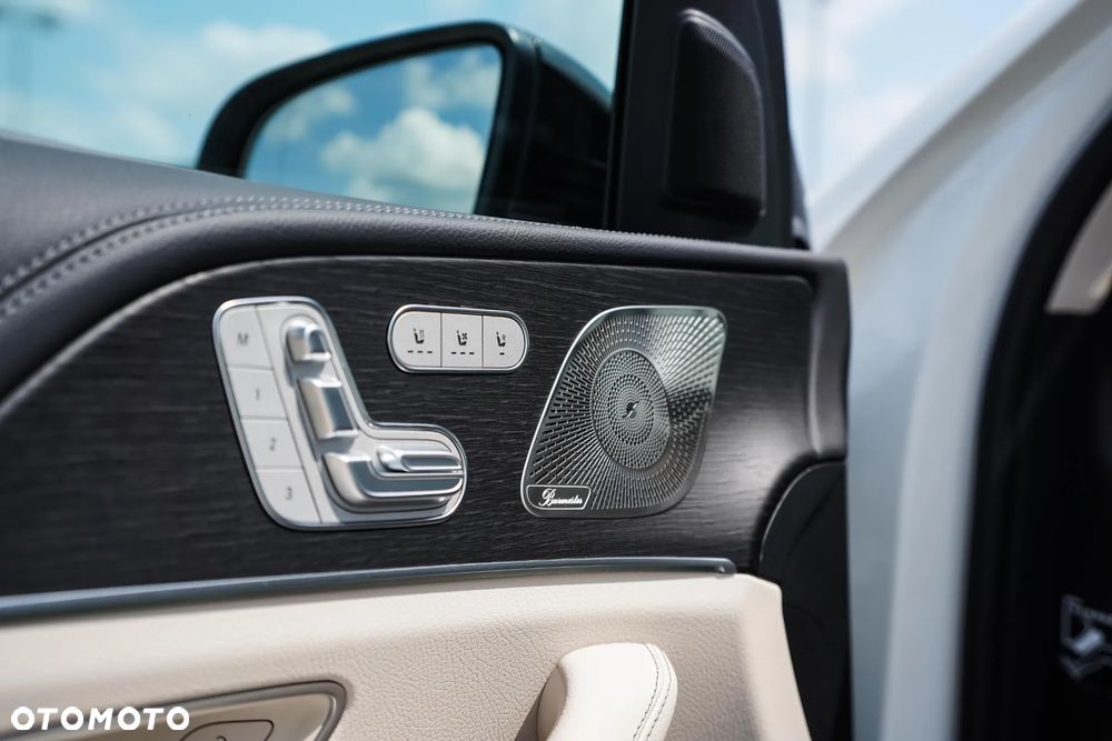 Mercedes-Benz GLS - 22