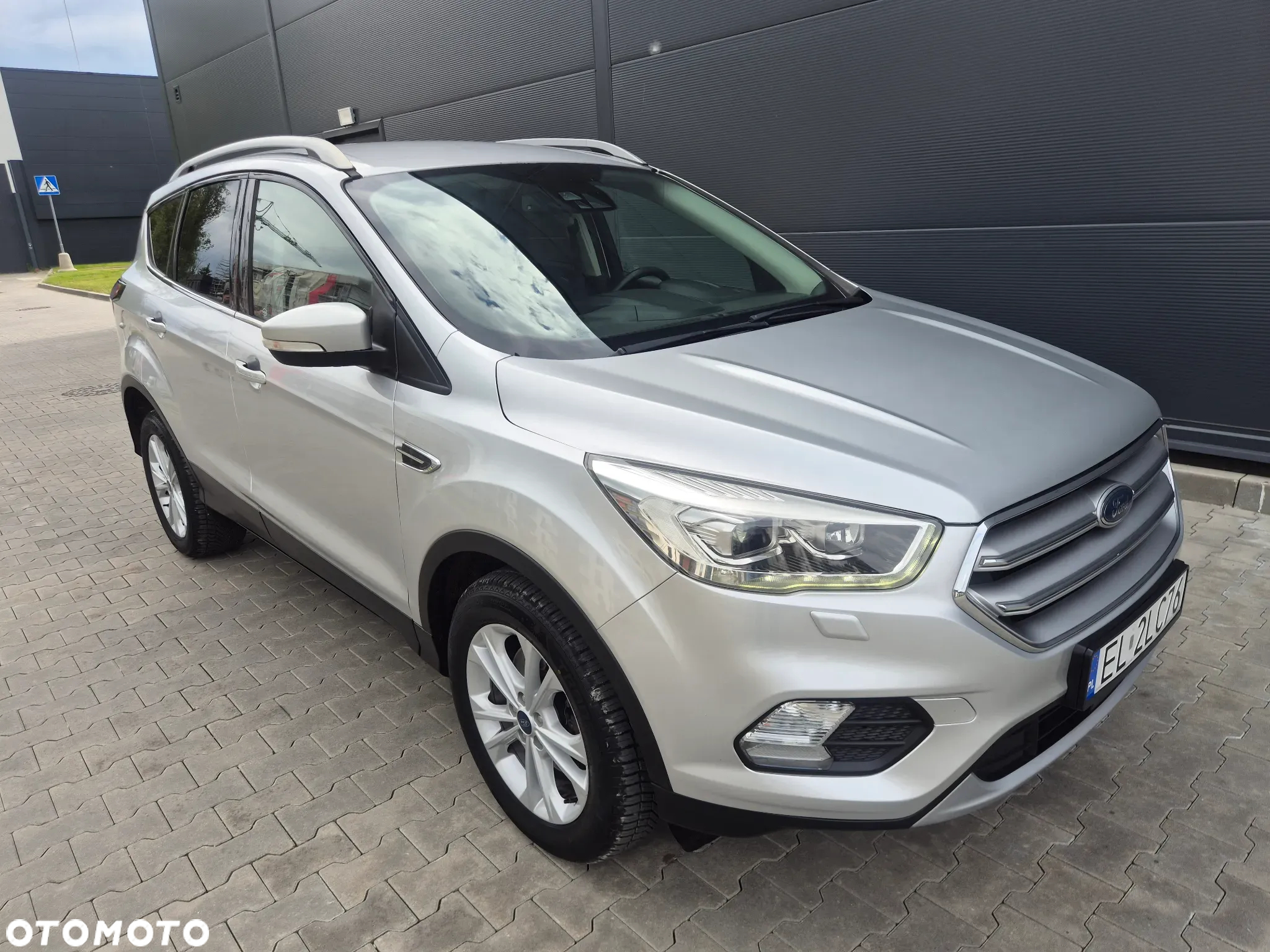 Ford Kuga 2.0 TDCi 2x4 Titanium - 14