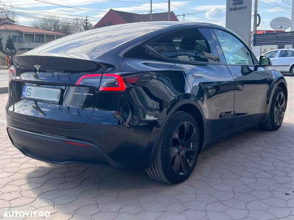 Tesla Model Y Long Range AWD - 10