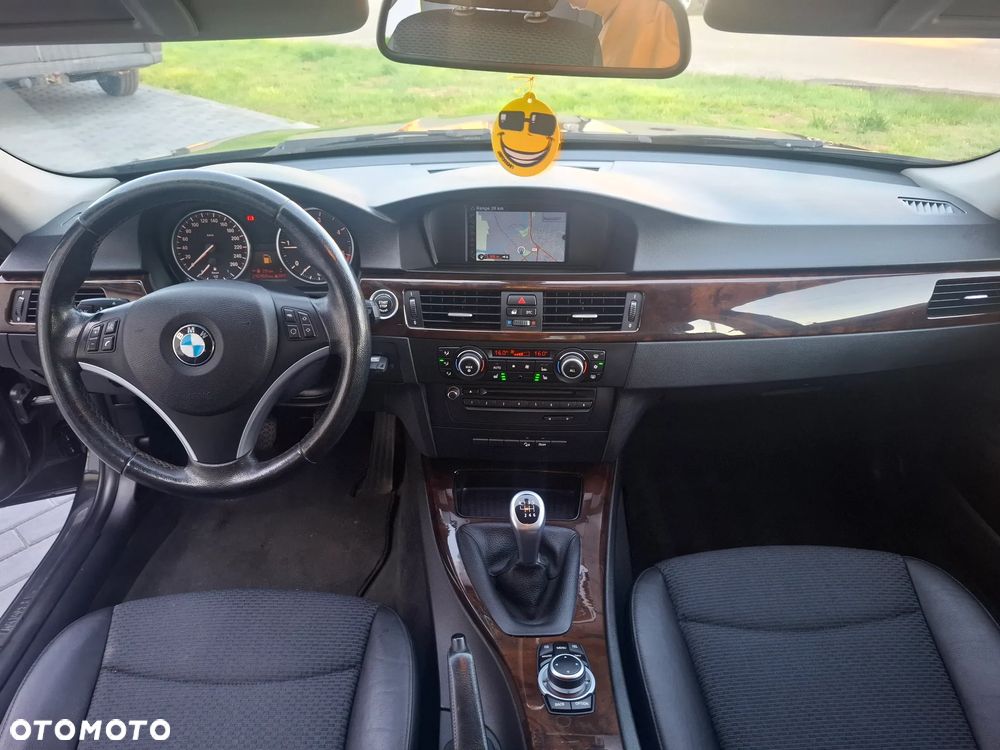 BMW Seria 3 320d xDrive - 10